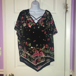 Short sleeve flower print flowing top 2x